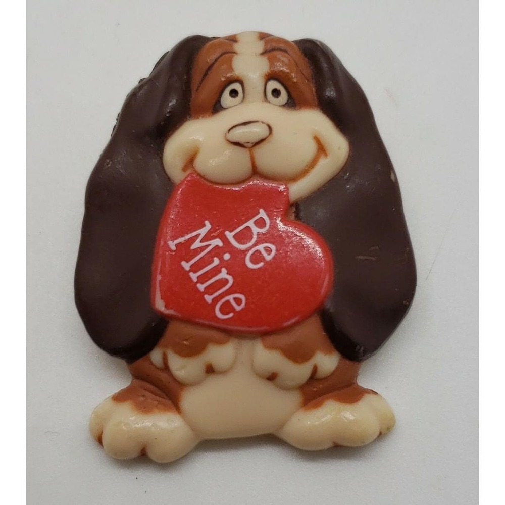 Vintage 1986 Valentine's Day Hallmark Basset Hound Dog "Be Mine" heart pin‎